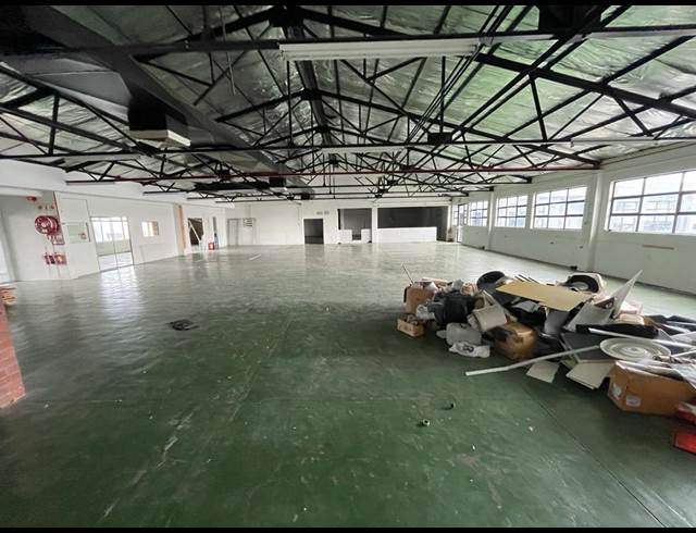 1,280M² WAREHOUSE TO LET IN PAARDEN EILAND