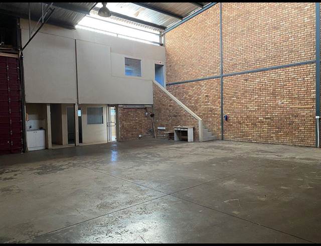 240M² WAREHOUSE TO LET IN DRIEHOEK