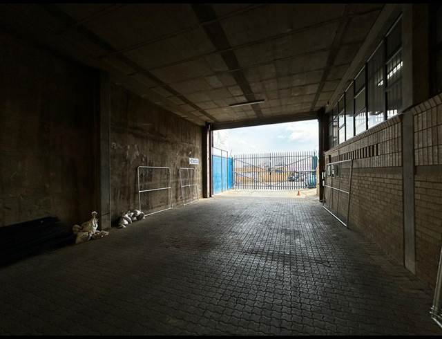 422M² WAREHOUSE TO LET IN KEW