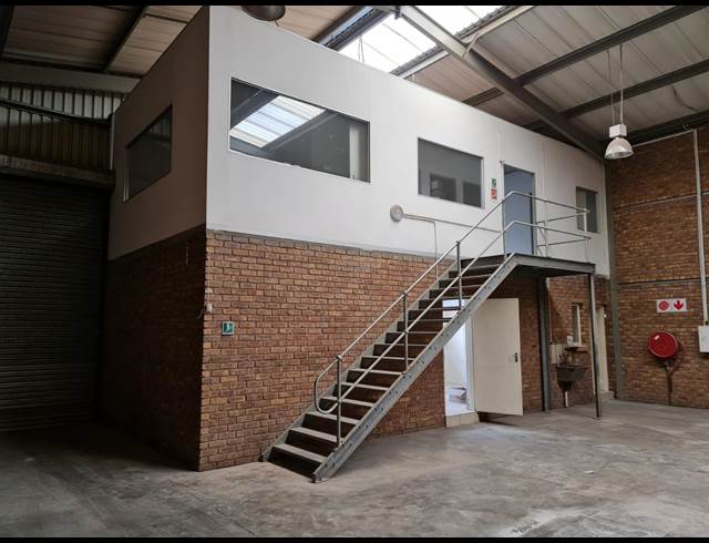 320M² WAREHOUSE RENTED IN WADEVILLE