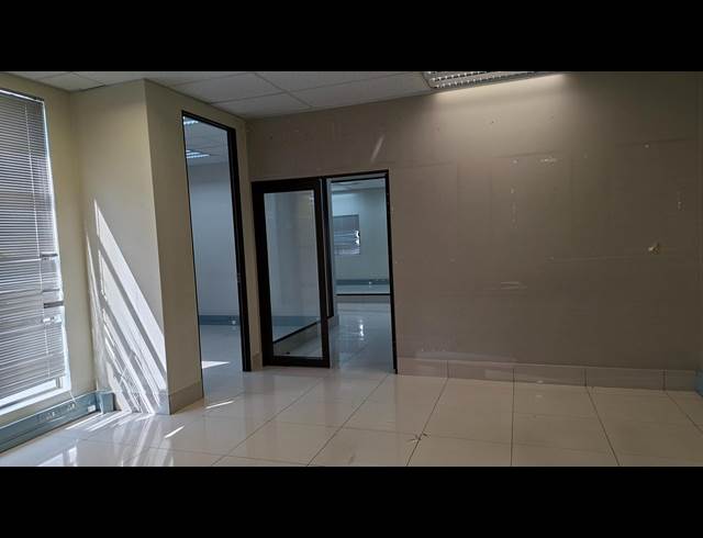 117M² OFFICE TO LET IN SONHEUWEL