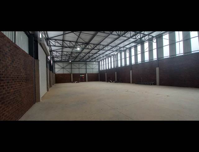 902M² WAREHOUSE TO LET IN LASER PARK