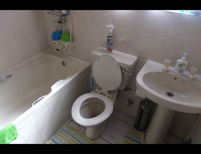 2 bed property to rent in LA COLLINE