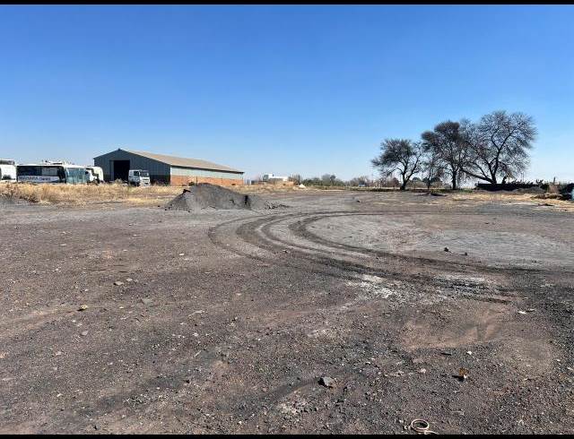 4,346M² INDUSTRIAL YARD TO LET IN HLALAMNANDI