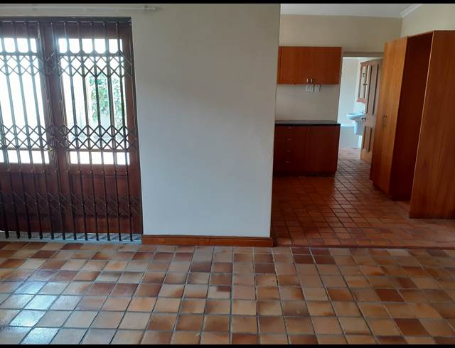 2 bed property to rent in KENILWORTH