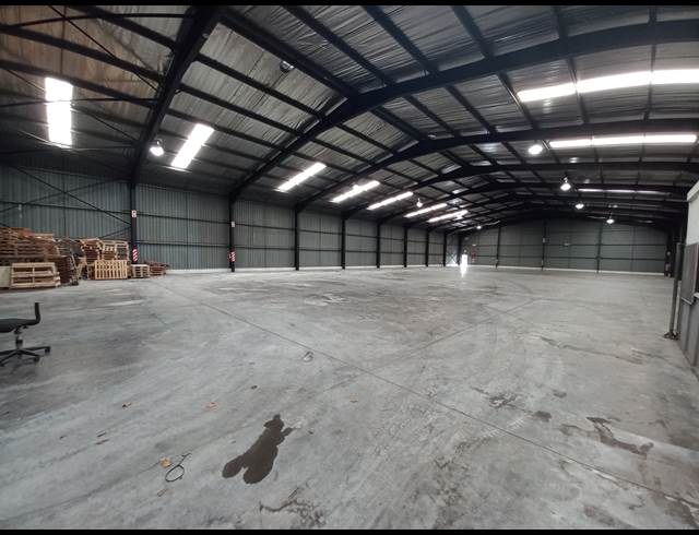 1,350M² WAREHOUSE TO LET IN WOODBROOK