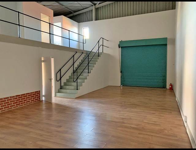 1,100M² WAREHOUSE TO LET IN HALFWAY HOUSE