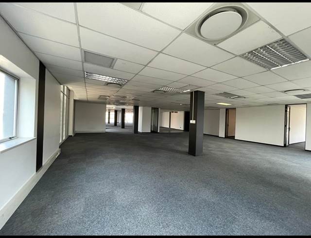 669M² OFFICE TO LET IN BRYANSTON