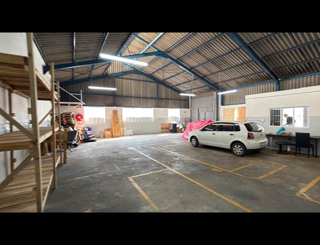 255M² WAREHOUSE TO LET IN STIKLAND INDUSTRIAL