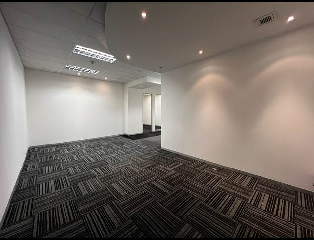 196M² OFFICE TO LET IN WOODSTOCK