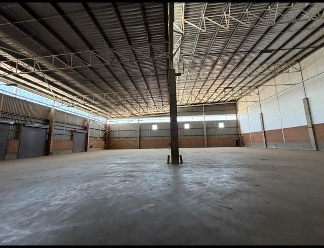2,276M² WAREHOUSE TO LET IN CLAYVILLE