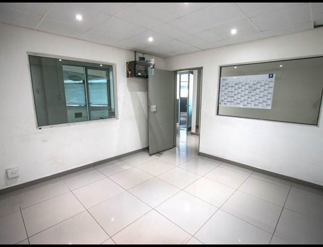 1,000M² SHOWROOM TO LET IN BRYANSTON