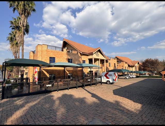 111M² OFFICE TO LET IN FOURWAYS