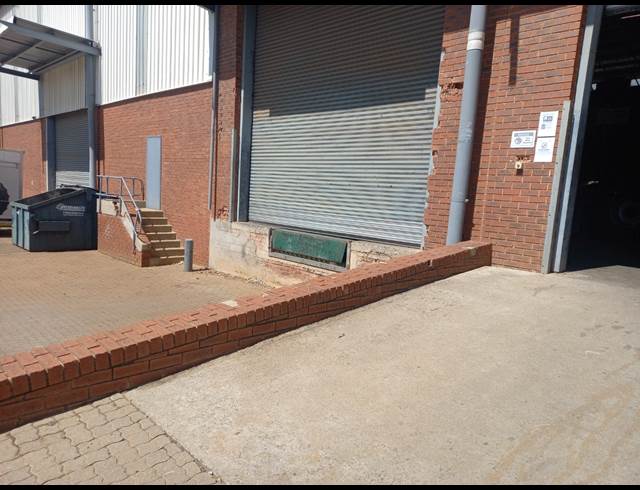 3,893M² WAREHOUSE TO LET IN POMONA