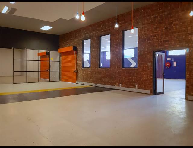 1,100M² WAREHOUSE TO LET IN SALT RIVER