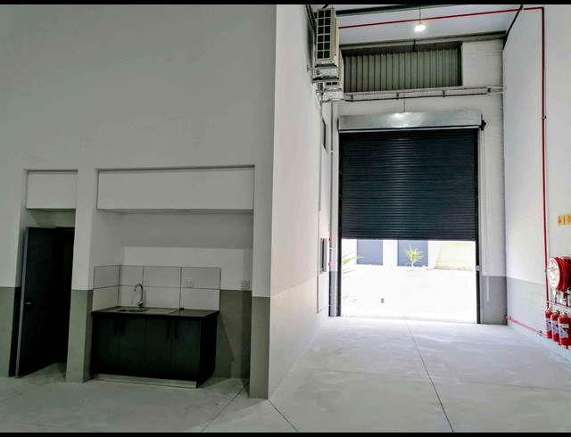 565M² WAREHOUSE TO LET IN STIKLAND INDUSTRIAL