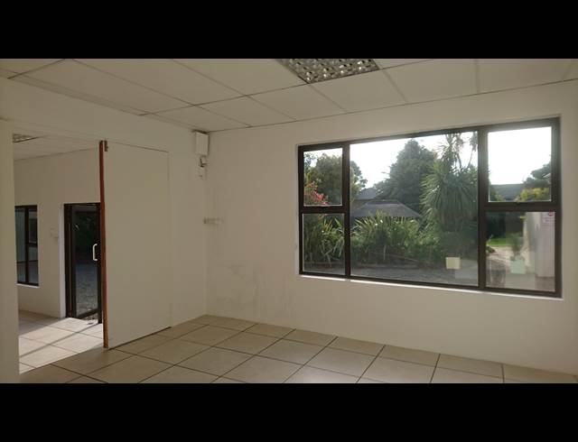 90M² OFFICE TO LET IN FARRARMERE