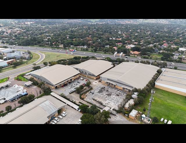 7,671M² WAREHOUSE TO LET IN LONGMEADOW