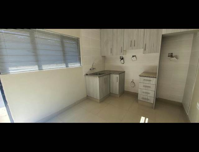 2 BEDROOM PROPERTY TO RENT IN GREENWOOD PARK