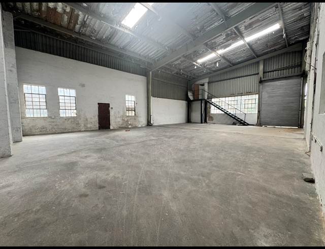 1,200M² WAREHOUSE TO LET IN PHOENIX INDUSTRIAL