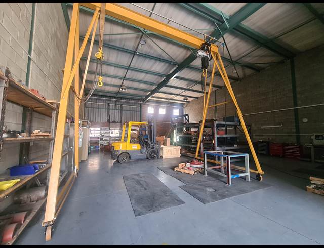 332M² WAREHOUSE TO LET IN LINBRO PARK