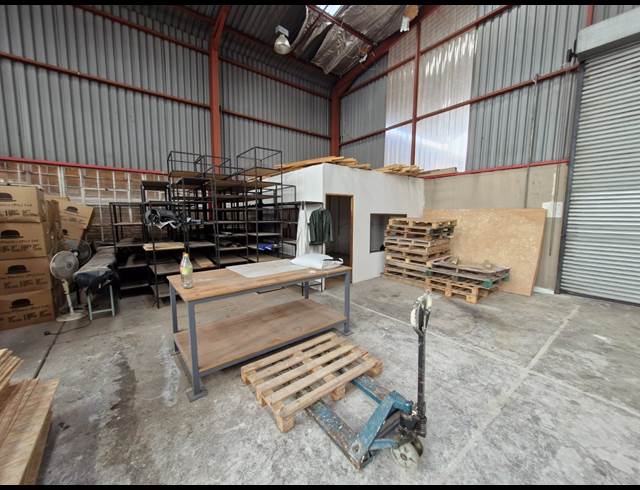 450M² WAREHOUSE TO LET IN KEW