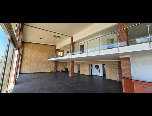 600M² SHOWROOM TO LET IN KYA SANDS