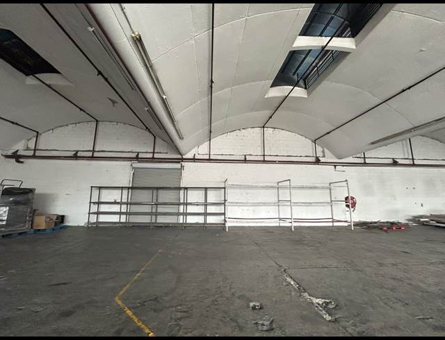 1,400M² WAREHOUSE TO LET IN INDUSTRIA WEST