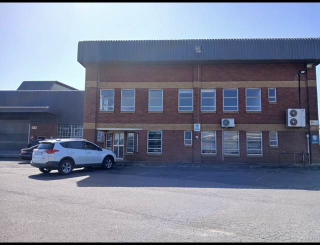 900M² WAREHOUSE TO LET IN SPRINGFIELD PARK