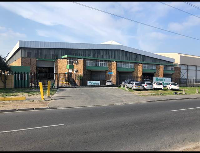 5,797M² WAREHOUSE RENTED IN EPPING INDUSTRIAL