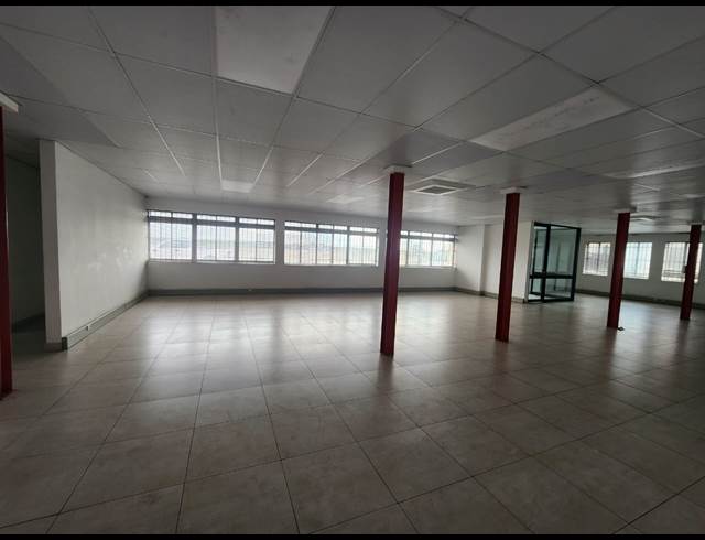 1,400M² WAREHOUSE TO LET IN PAARDEN EILAND
