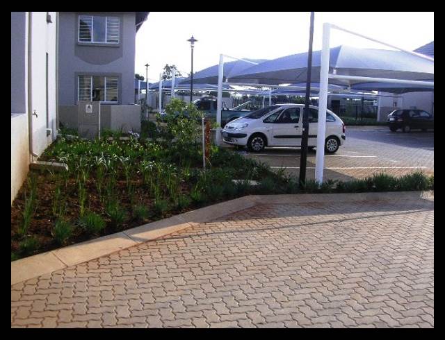 REF:PV56-ONE BEDR, GROUND FLOOR, O/P LOUNGE/KITCHE