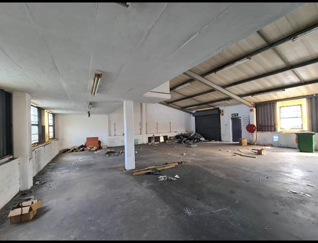 188M² WAREHOUSE TO LET IN PHOENIX INDUSTRIAL