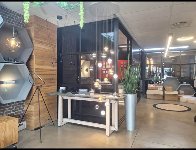 108.50M² RETAIL TO LET IN RIVERSIDE PARK