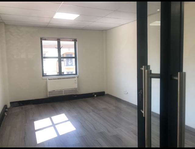188M² OFFICE TO LET IN HYDE PARK