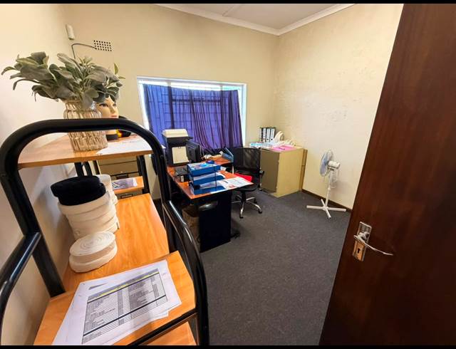 130M² OFFICE TO LET IN MALMESBURY INDUSTRIA