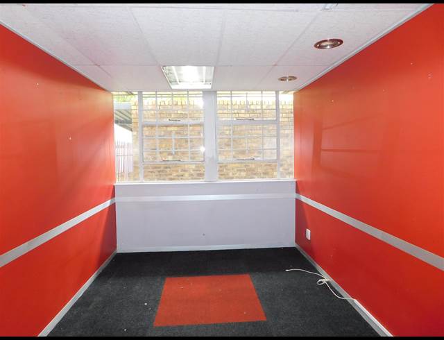 860M² OFFICE TO LET IN FERNDALE