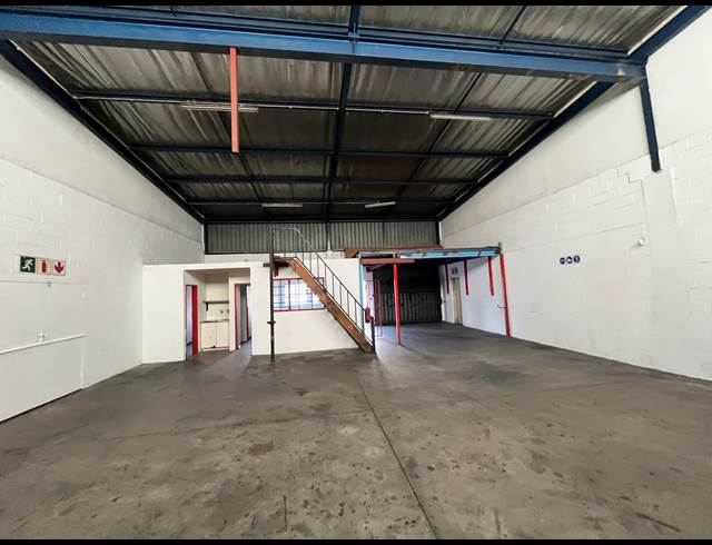 200M² WAREHOUSE TO LET IN EASTLEIGH