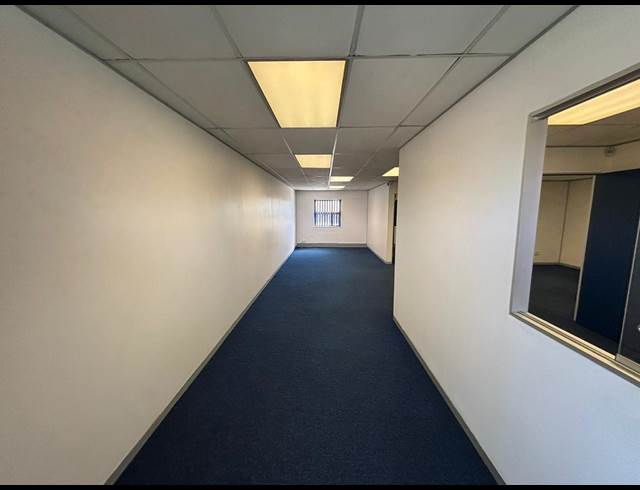 100M² OFFICE TO LET IN EPPING INDUSTRIAL