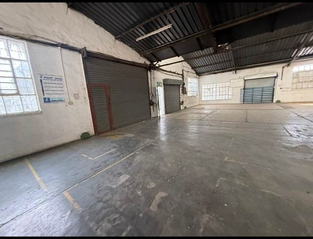 1,159M² WAREHOUSE TO LET IN INDUSTRIA