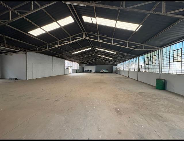 630M² WAREHOUSE TO LET IN KNIGHTS
