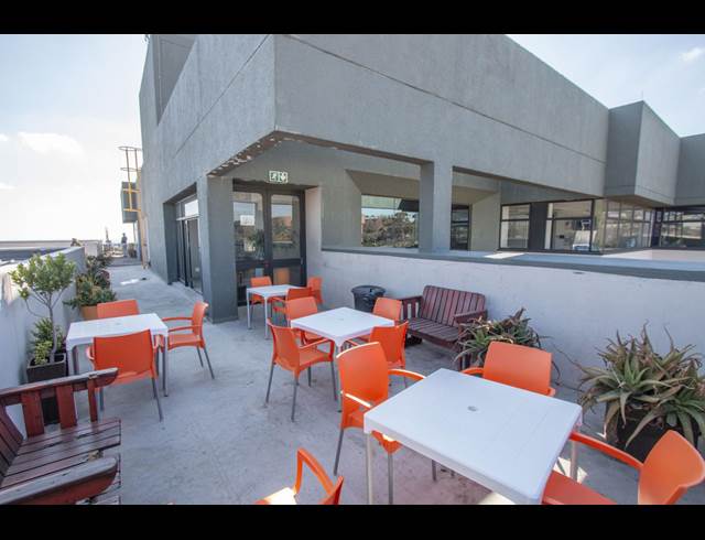 652M² SHOWROOM TO LET IN KRAMERVILLE
