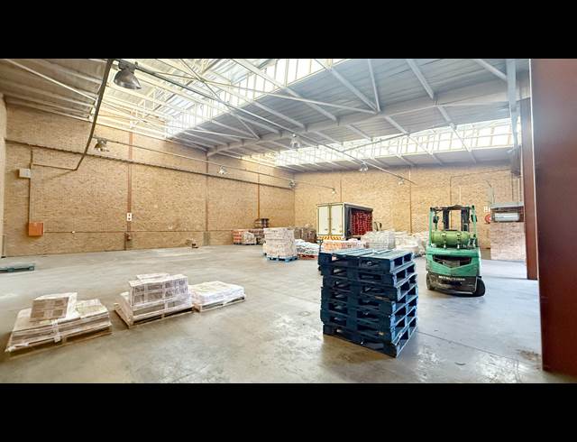 665M² WAREHOUSE TO LET IN MEADOWDALE