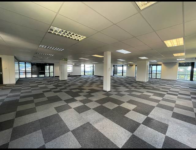 725M² OFFICE TO LET IN BRYANSTON