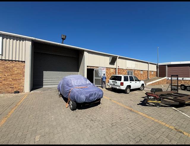 357M² WAREHOUSE TO LET IN STIKLAND INDUSTRIAL