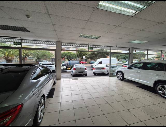 405M² SHOWROOM TO LET IN PAROW EAST