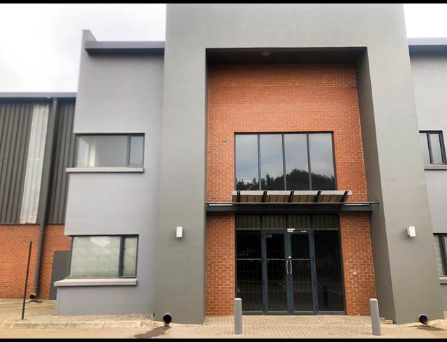 2,526M² WAREHOUSE TO LET IN POMONA