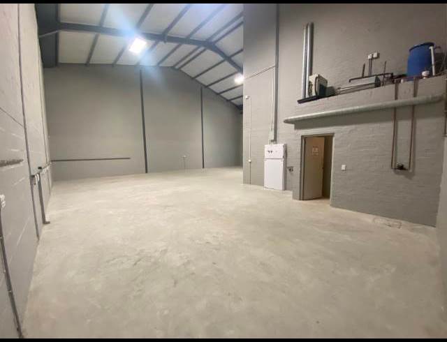 302M² WAREHOUSE TO LET IN STIKLAND INDUSTRIAL