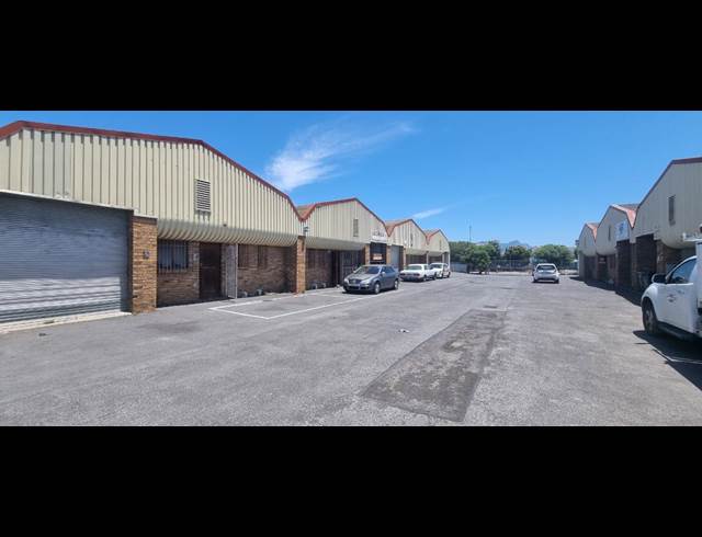 300M² WAREHOUSE TO LET IN AIRPORT INDUSTRIA