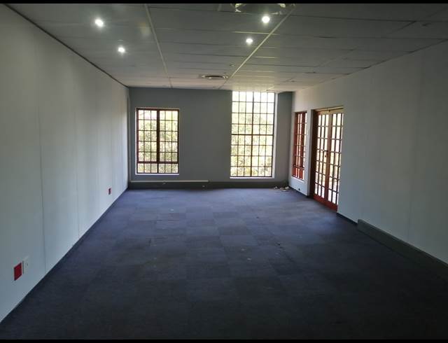 488M² OFFICE TO LET IN WESTVILLE